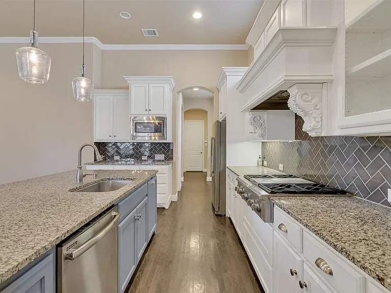 7336 Champagne Dr — Photo 12