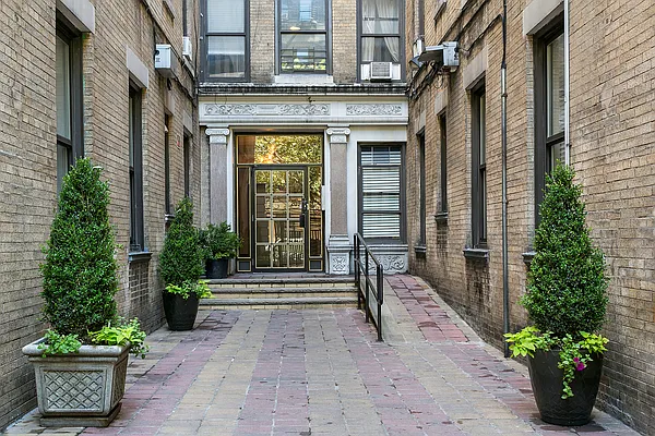 Rented by Compass | media 12