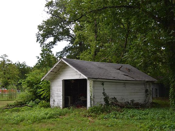 3rd image of 606 N Parkinson Ave