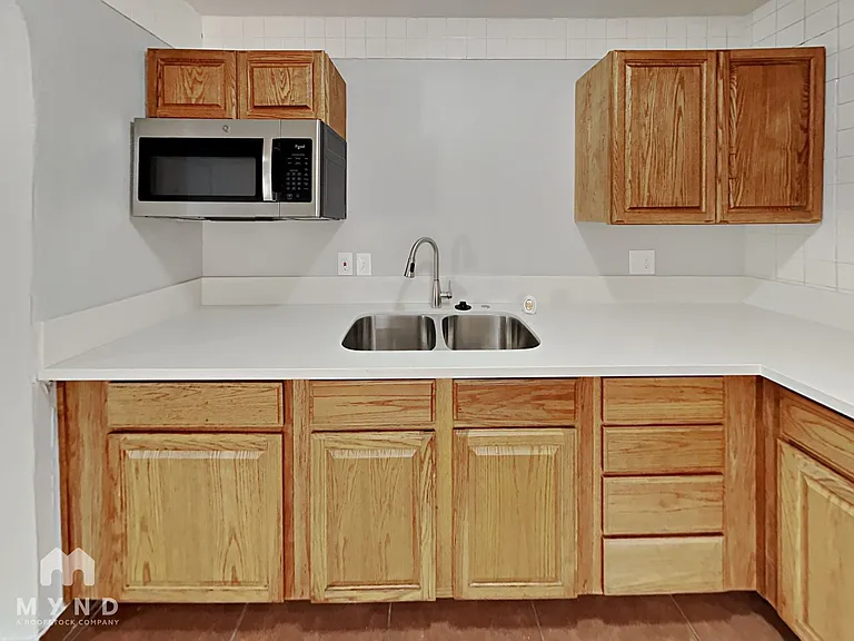 1340 Chestnut St — Photo 7