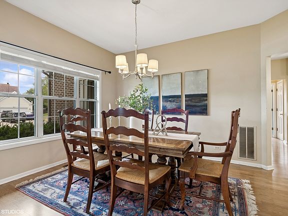 5th image of 811 Foxmoor Ln