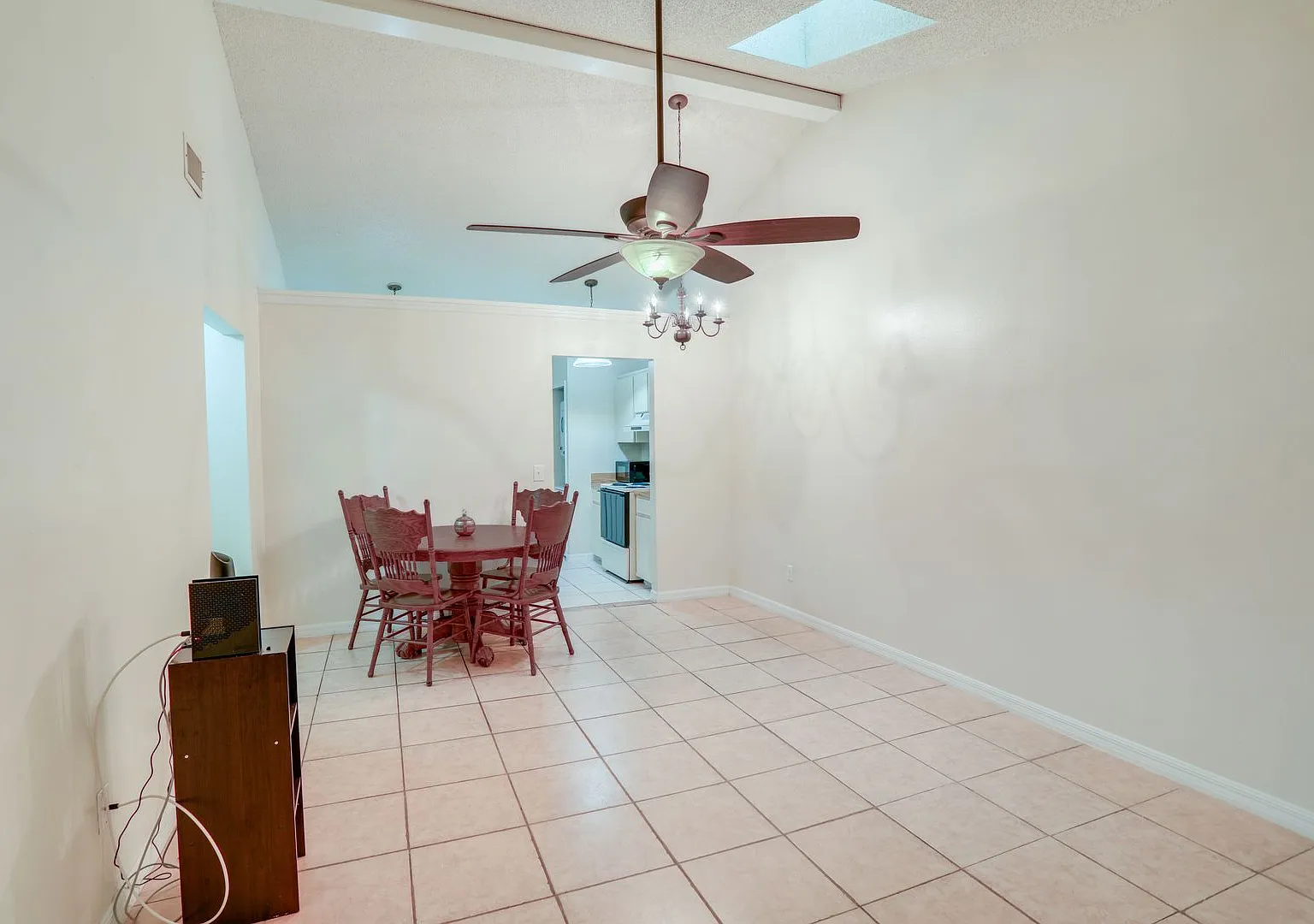 407 Douglas Way — Photo 4