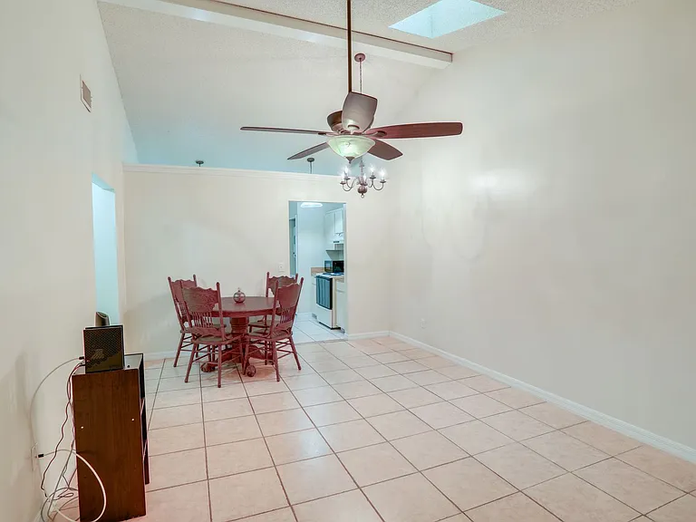 407 Douglas Way — Photo 4