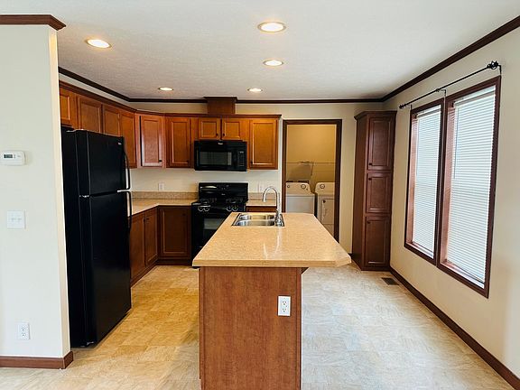 3rd image of 9800 Bloomsbury Cir #584