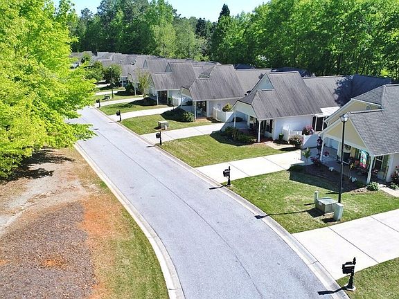 4th image of 225 Katherine Ct