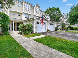 412 Viewpoint Ter, Peekskill, NY 10566