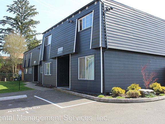 4th image of 4605-4609 NE Killingsworth St #18
