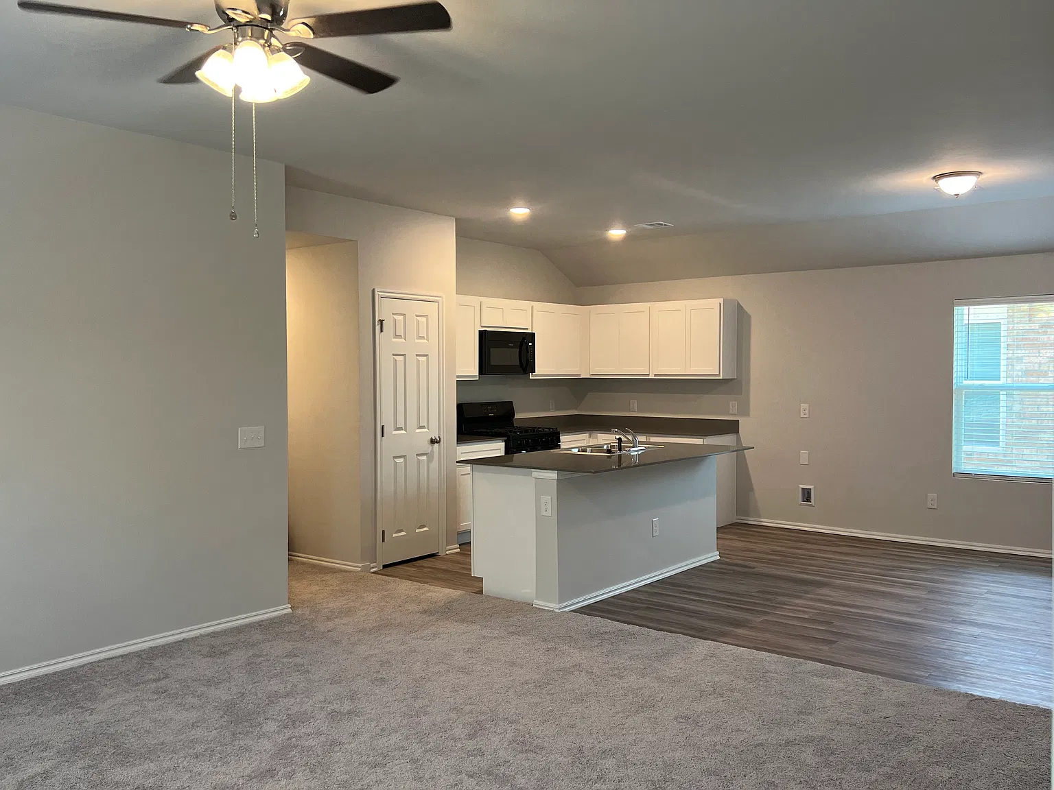 3 bed, 1342 sqft, $1,750 — Photo 2