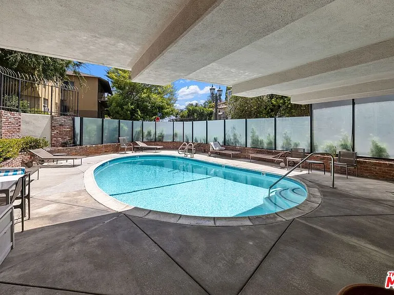 2260 N Cahuenga Blvd #502 — Photo 13