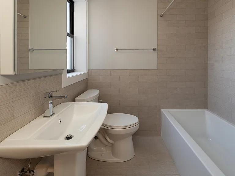 2617 1/2 W Berwyn Ave #3B — Photo 4