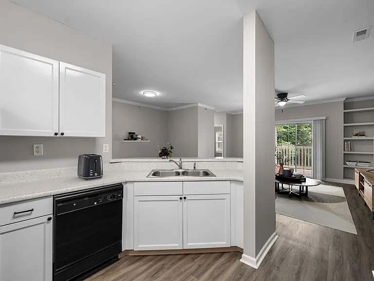 O'Fallon (Renovated) - 3 Bed / 2 Bath - 1,330 Sq.Ft.