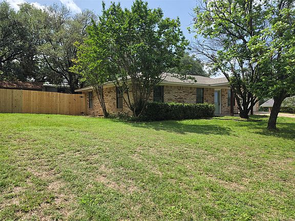 3rd image of 1701 Saddle Rd