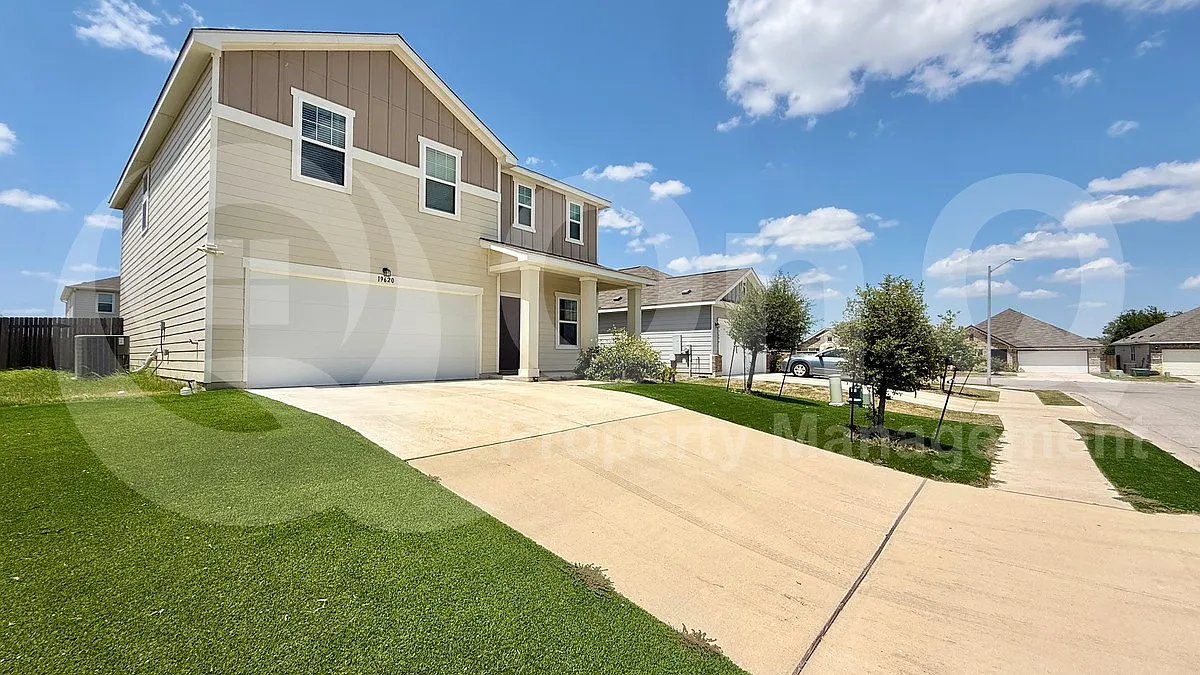 4 bed, 2.5 bath, 2338 sqft, $2,495 — Photo 3