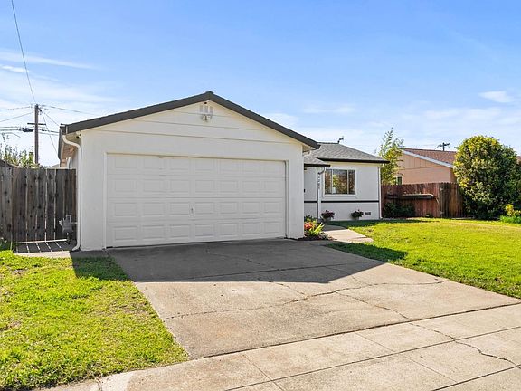 3rd image of 43291 Cedarwood Dr