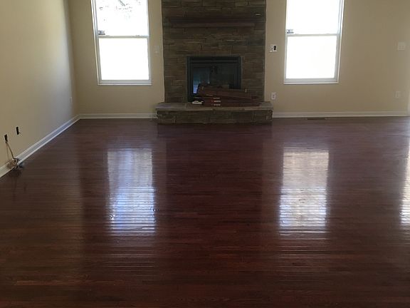3rd image of 4571 Kirby Ave