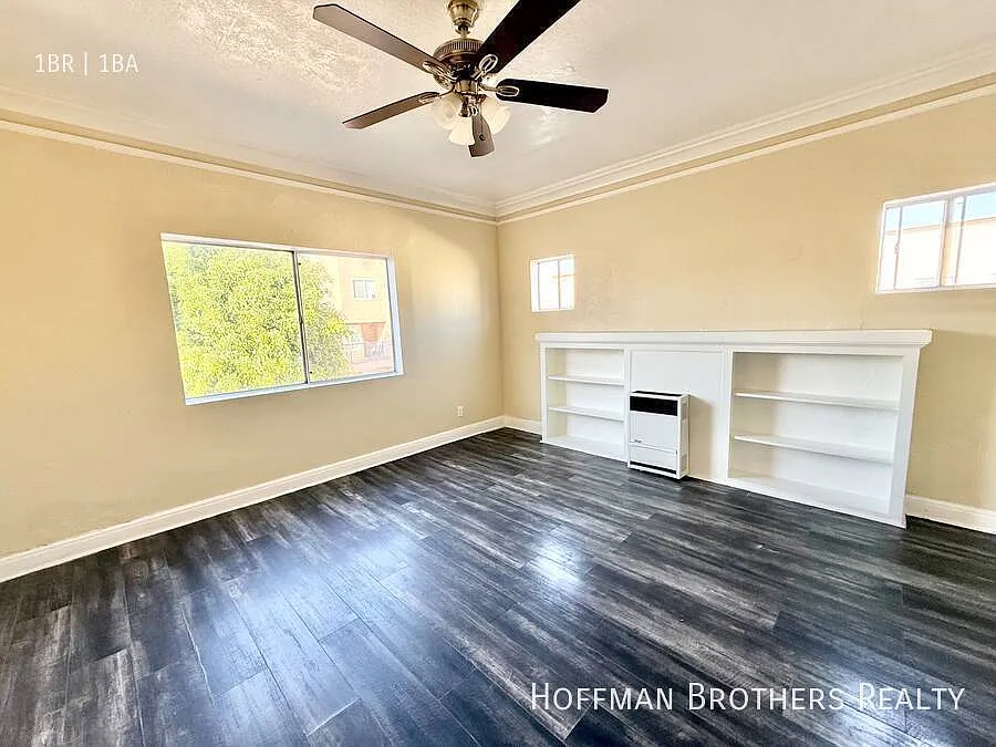 2225 Michigan Ave #8