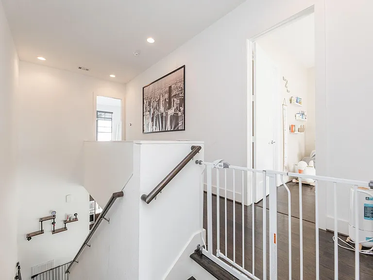 608 Middle St #E — Photo 15