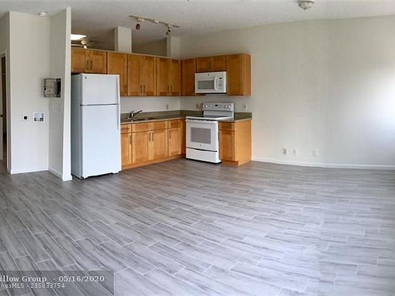 4th image of 229 E Commercial Blvd #3
