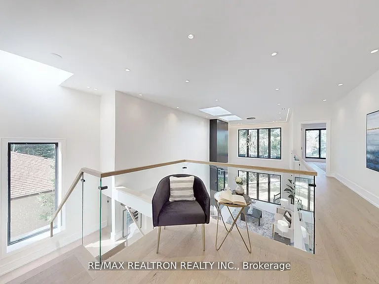 84 Murray Dr — Photo 17