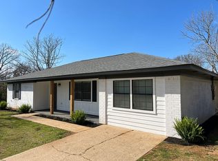 115 W Cook St, Palestine, TX 75801