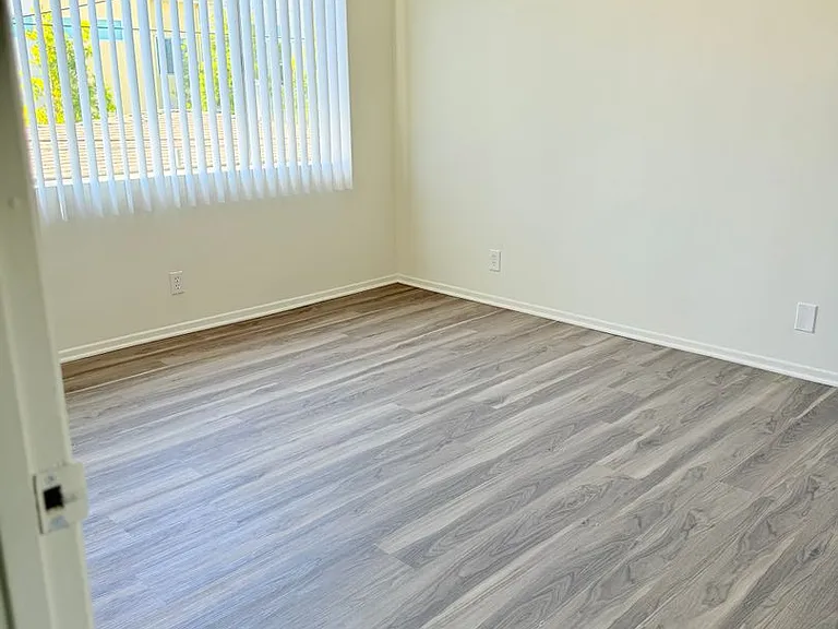 2523 Rockefeller Ln — Photo 12