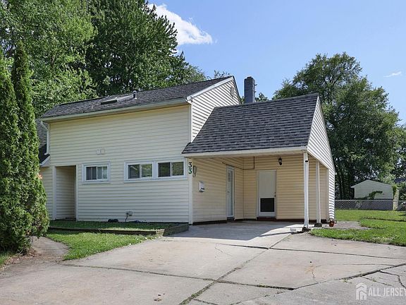 5th image of 33 Pinetree Rd