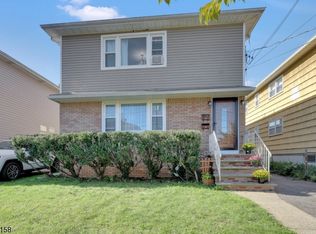 12 Strong St, Wallington, NJ 07057