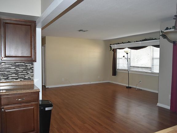 3rd image of 969 Lakewood Dr
