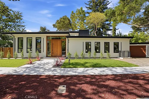 90 Crescent Dr Photo 1