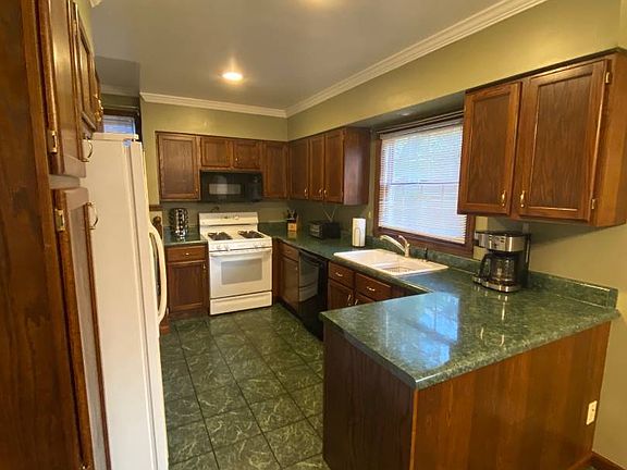 3rd image of 704 Humbert Ave