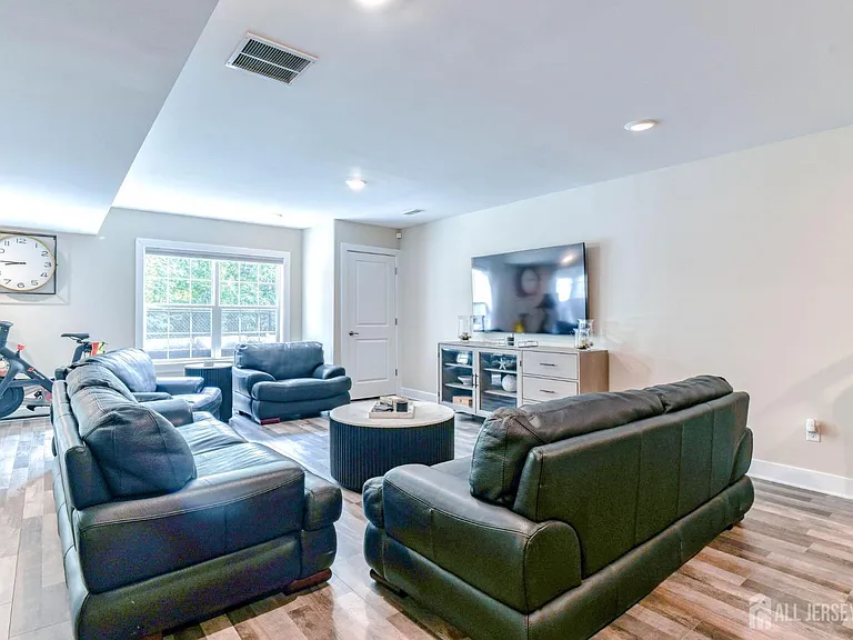 1529 Paxton Ln — Photo 21