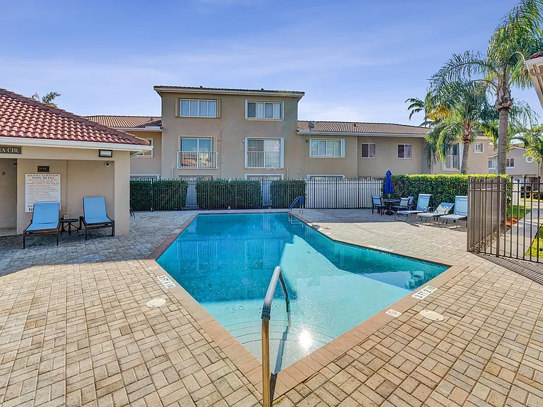 173 Riviera Cir — Photo 37
