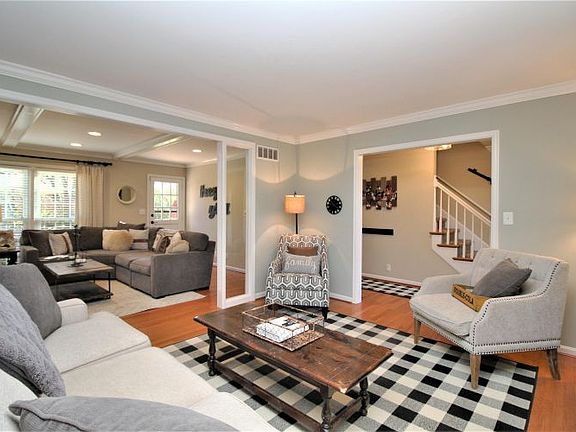 5th image of 307 Kinnaird Ln