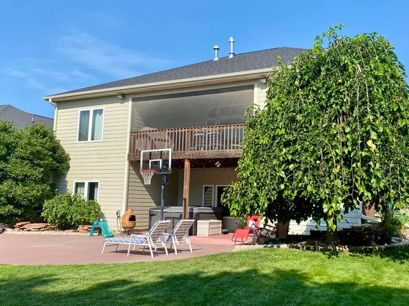 8100 Katrina Ln, Lincoln, NE 68512