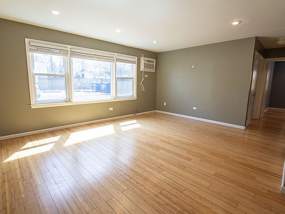 3rd image of 301 Chicago Ave APT 1SW