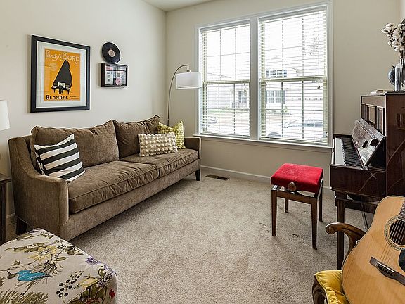 4th image of 822 Janet Dale Ln