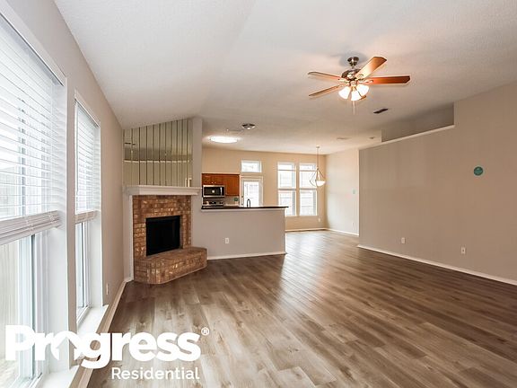 4th image of 3913 Silver Springs Dr