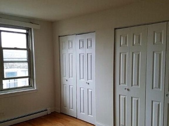 5th image of 3710-3710 N Pine Grove Ave #208