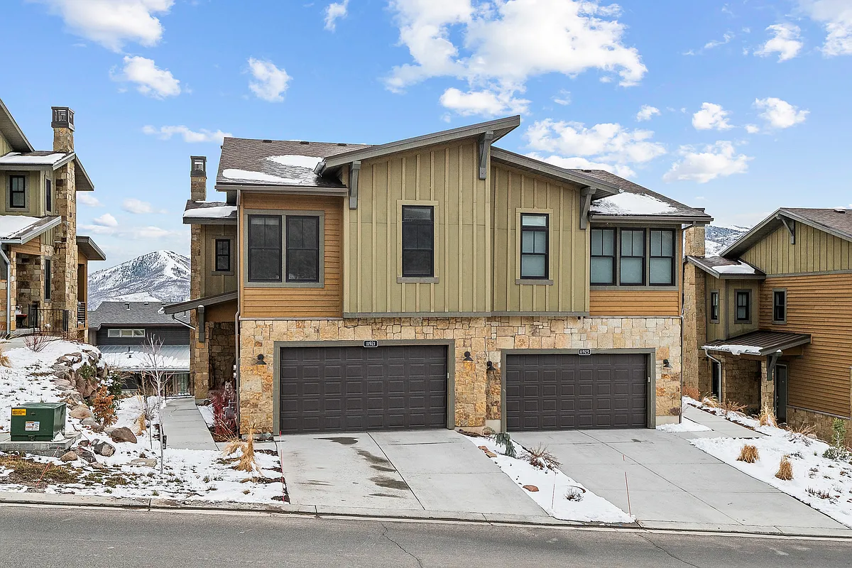Building Photo - 11921 N Shoreline Dr