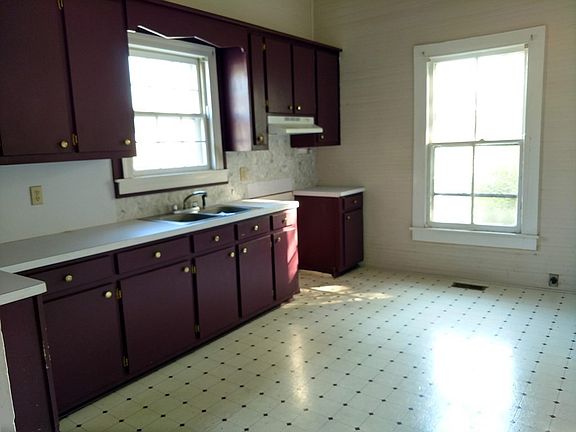 2nd image of 1121 Noblin Ave