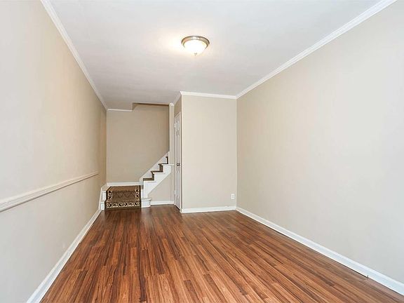 5th image of 16102 Booth Memorial Ave #2FL