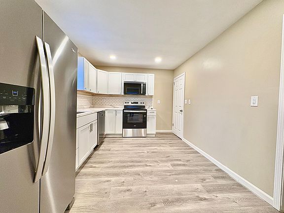5th image of 1413 College St