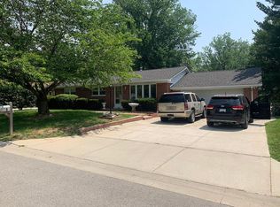 6 Wilshire Dr, Fairview Heights, IL 62208