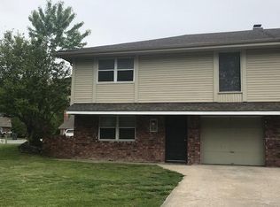 1416 E Willow Dr, Olathe, KS 66062