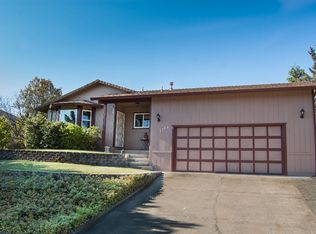 3743 Lake Forest Dr, Redding, CA 96003