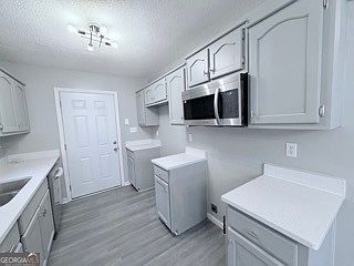 5th image of 2125 Cedar Ave