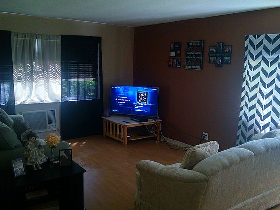 3rd image of 2344 Shelley St APT 1