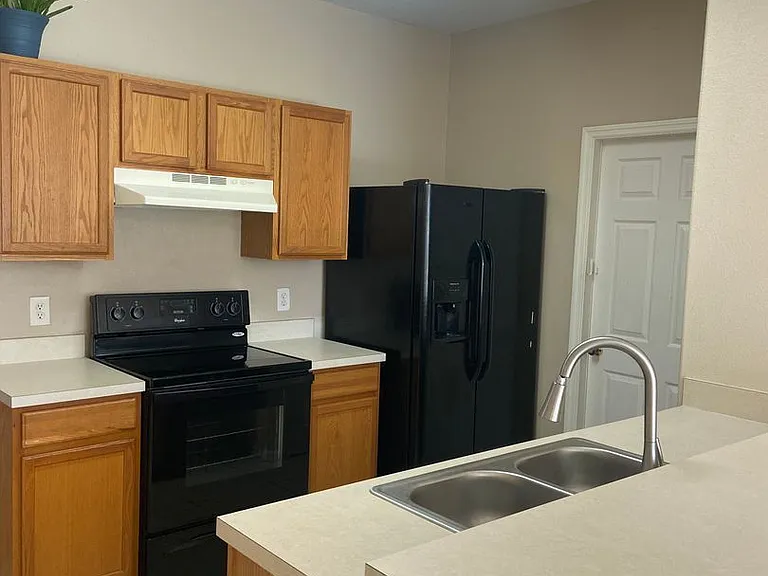 628 Madina Cir — Photo 7