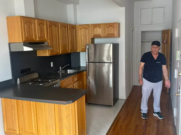 1693 Lex Avenue image 1 of 10