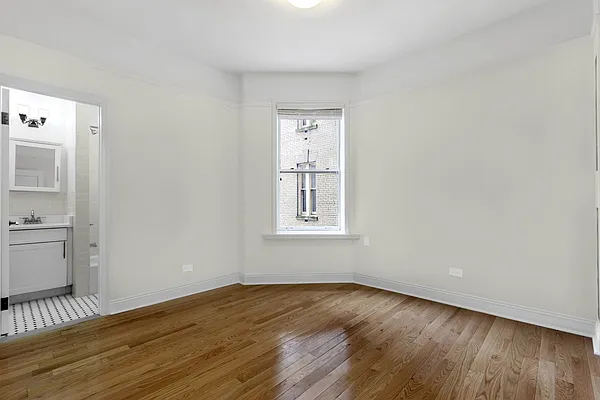 Rented by Cooper & Cooper Real Estate | media 18